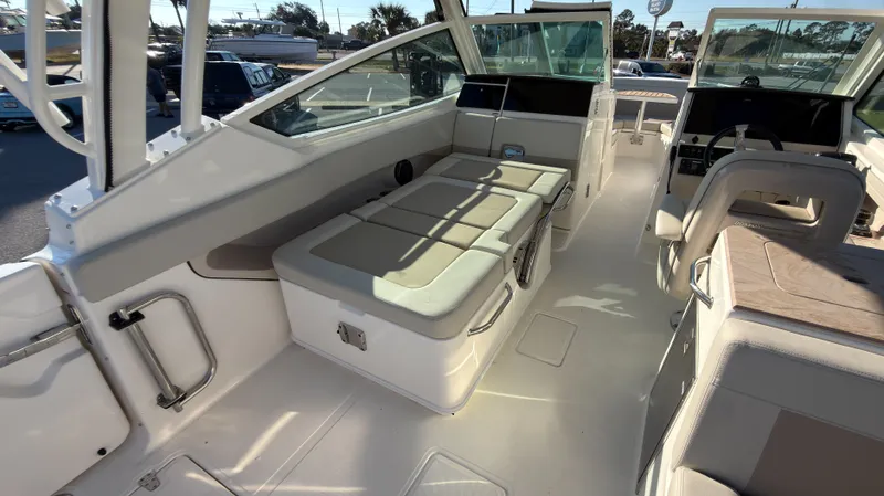 Slide: The Image of Boston Whaler 280 Vantage 2027 - 27