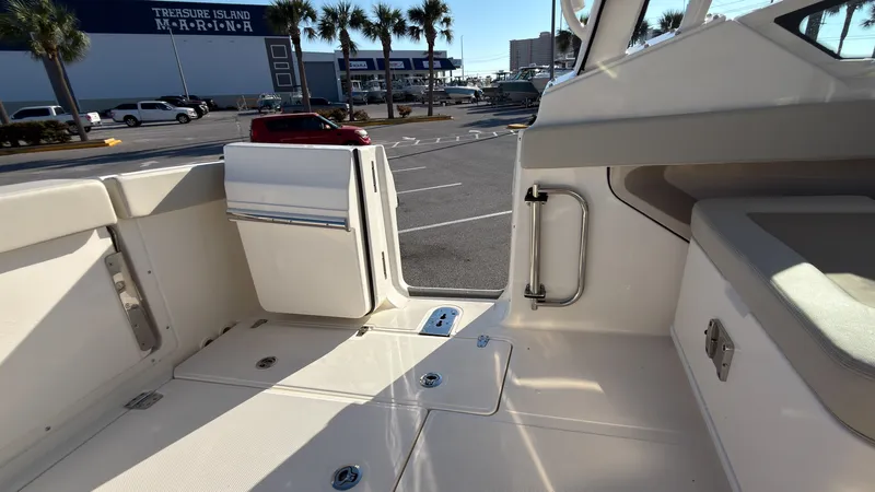 Slide: The Image of Boston Whaler 280 Vantage 2027 - 34
