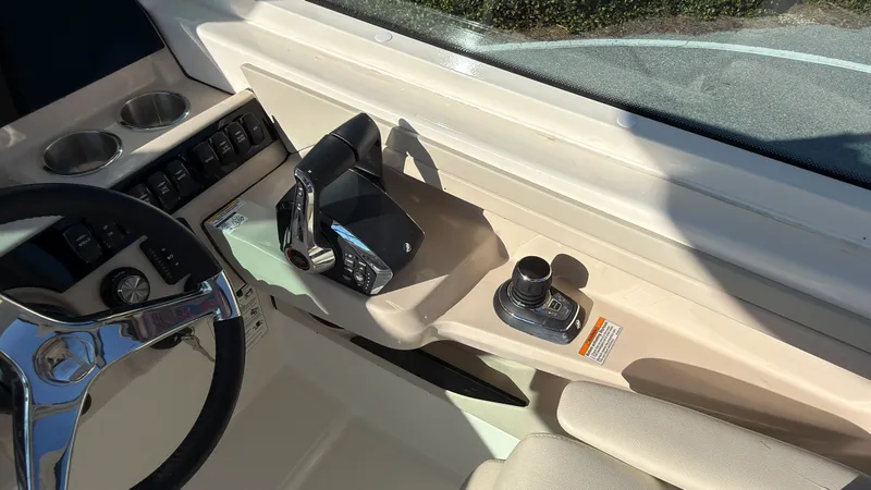 Slide: The Image of Boston Whaler 280 Vantage 2027 - 20