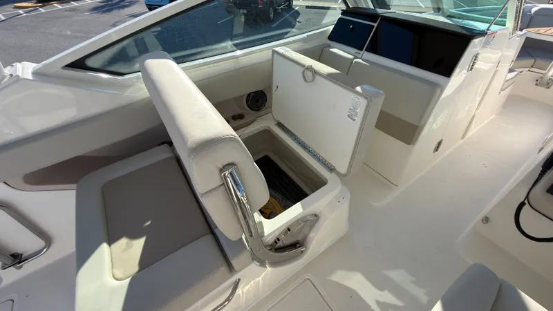Slide: The Image of Boston Whaler 280 Vantage 2027 - 25