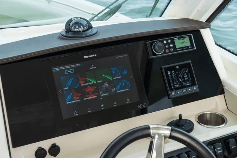 Slide: The Image of Boston Whaler 280 Vantage 2027 - 47