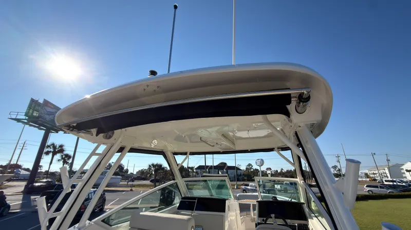 Slide: The Image of Boston Whaler 280 Vantage 2027 - 35