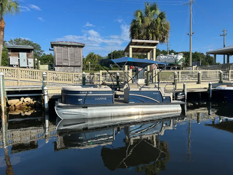 Slide: The Image of Harris Sunliner 220 2018 - 5