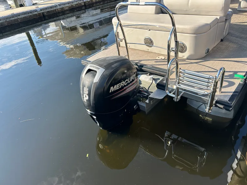 Slide: The Image of Harris Sunliner 220 2018 - 6