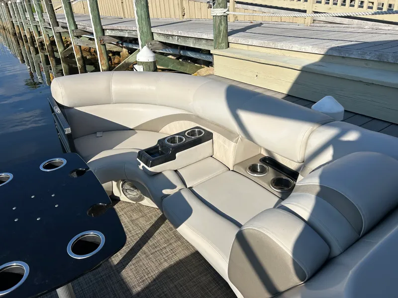 Slide: The Image of Harris Sunliner 220 2018 - 12
