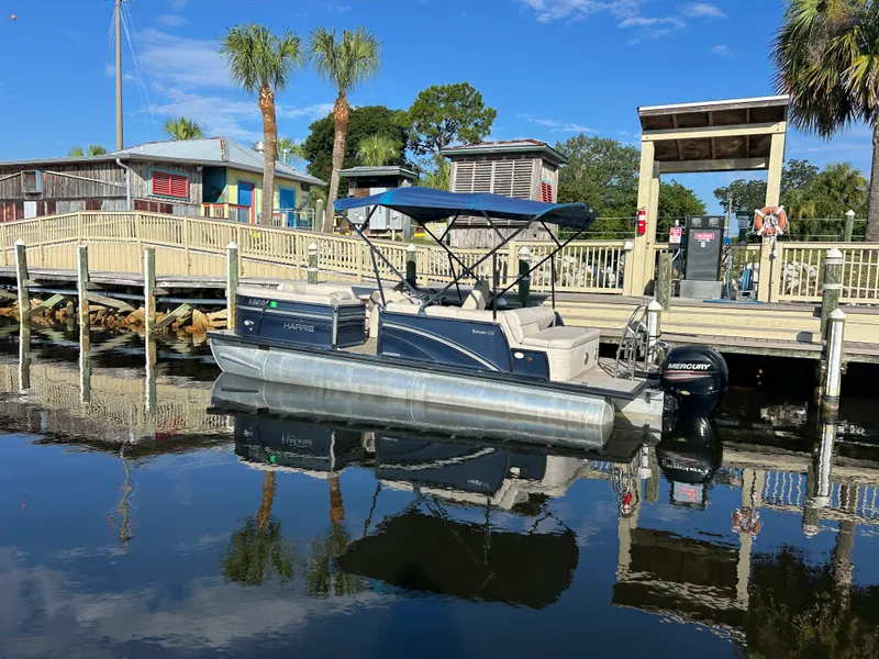 Slide: The Image of Harris Sunliner 220 2018 - 2