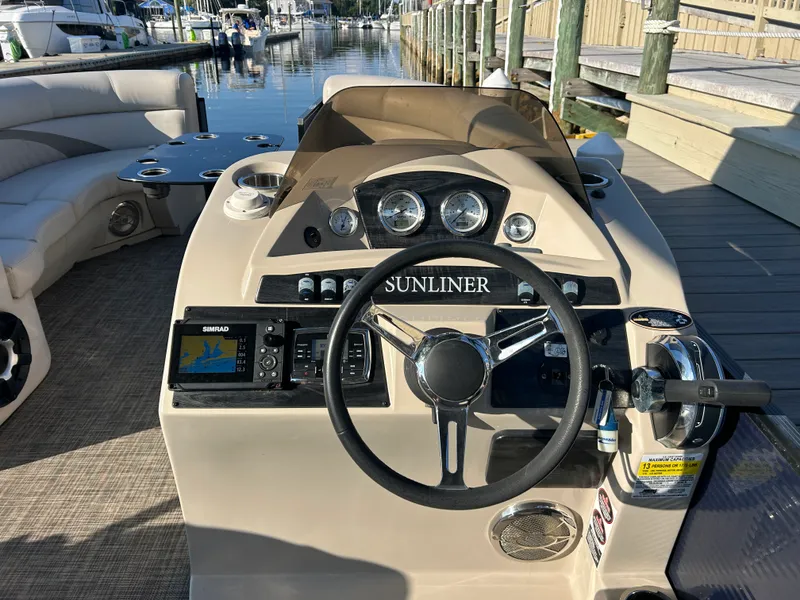 Slide: The Image of Harris Sunliner 220 2018 - 17