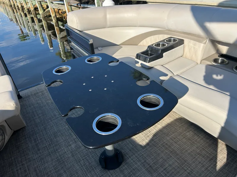 Slide: The Image of Harris Sunliner 220 2018 - 19