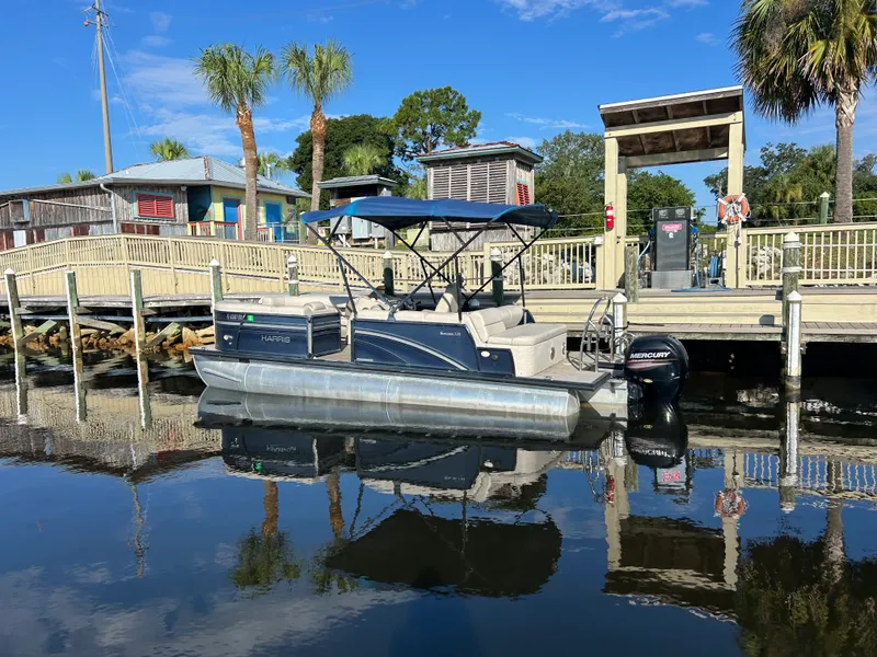 Slide: The Image of Harris Sunliner 220 2018 - 3
