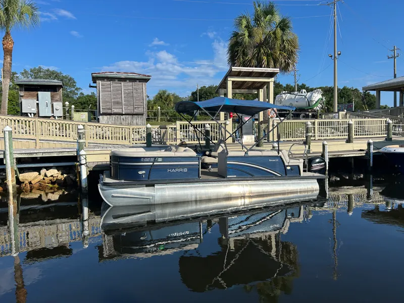 Slide: The Image of Harris Sunliner 220 2018 - 4