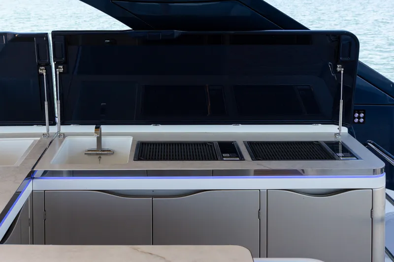 Slide: The Image of Galeon 620 FLY 2027 - 32