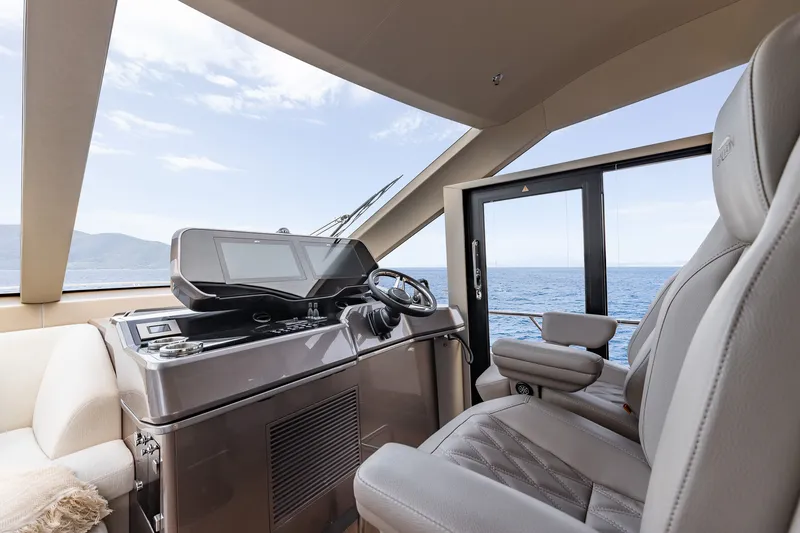 Slide: The Image of Galeon 620 FLY 2027 - 16