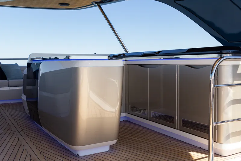 Slide: The Image of Galeon 620 FLY 2027 - 27