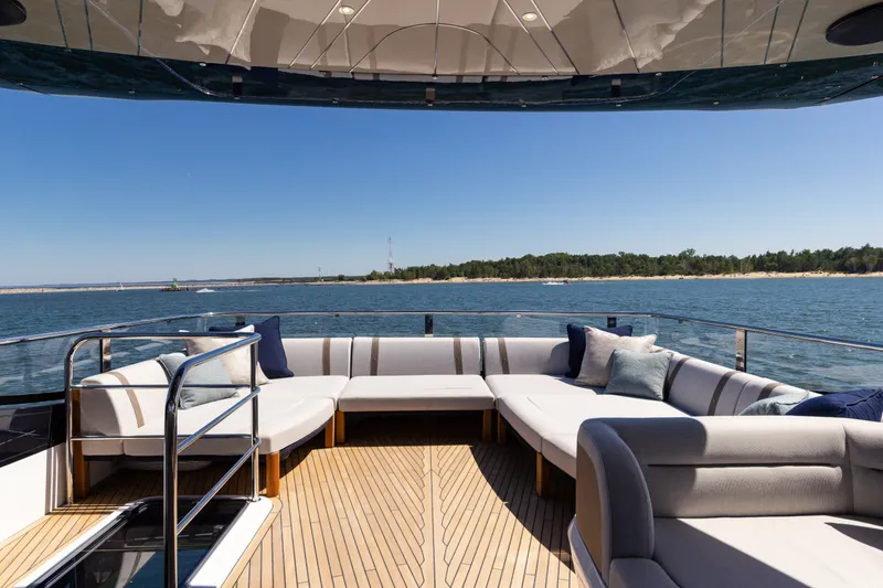 Slide: The Image of Galeon 620 FLY 2027 - 34