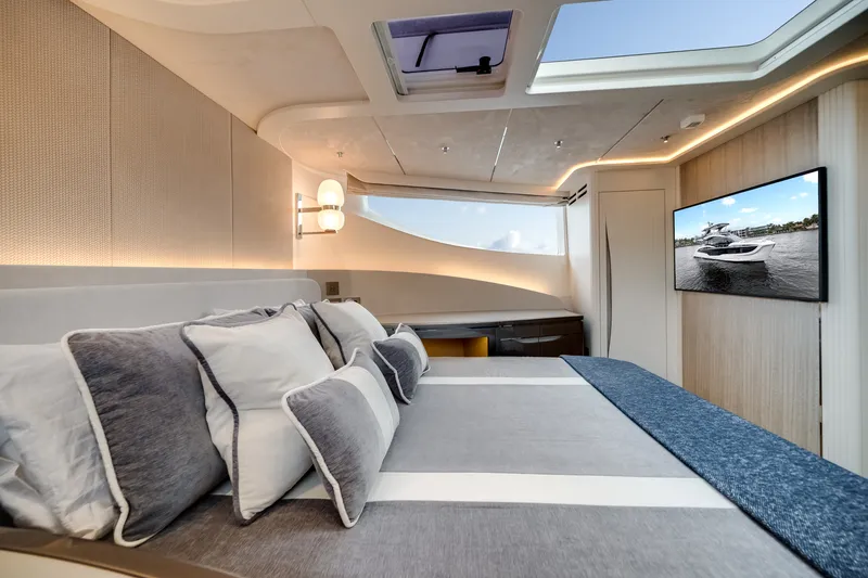 Slide: The Image of Galeon 620 FLY 2027 - 31