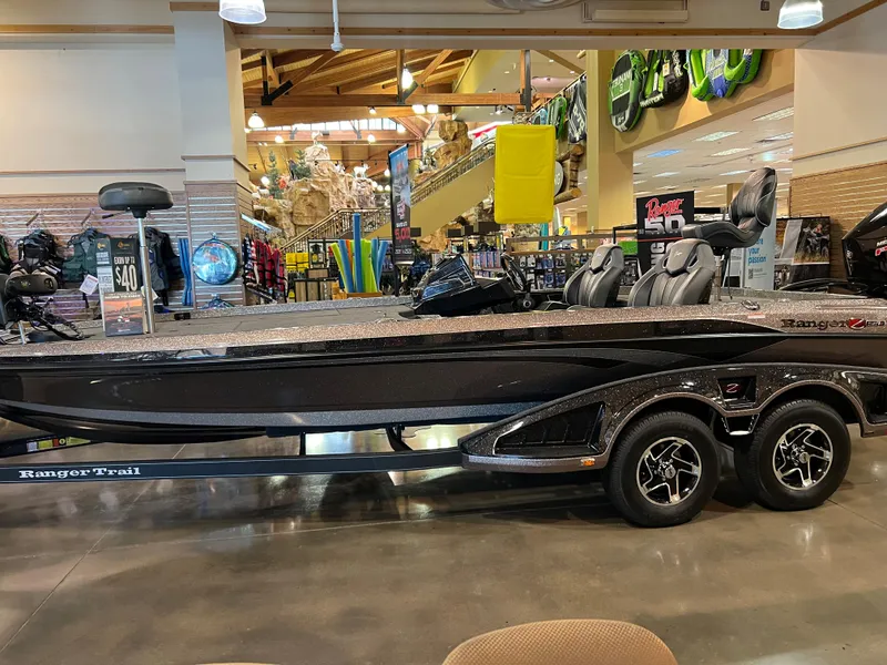 The Image of 2023 Ranger Z521R bass boat on display in showroom. - 0