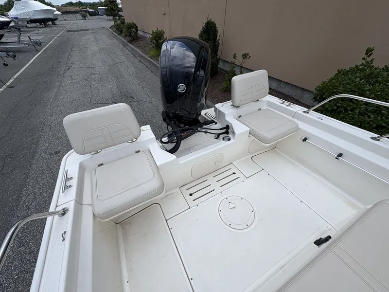 Slide: The Image of Boston Whaler 170 MONTAUK 2021 - 6