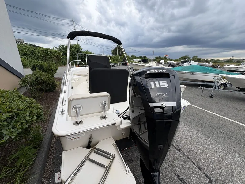 Slide: The Image of Boston Whaler 170 MONTAUK 2021 - 7