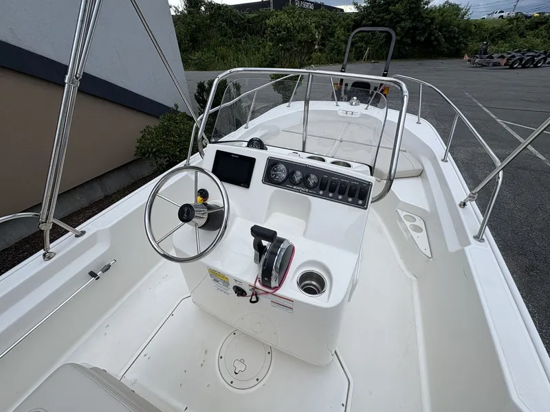 Slide: The Image of Boston Whaler 170 MONTAUK 2021 - 4