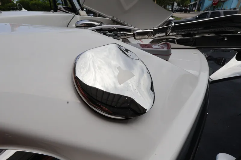 Slide: The Image of Sea Ray SLX 280 Outboard 2027 - 31