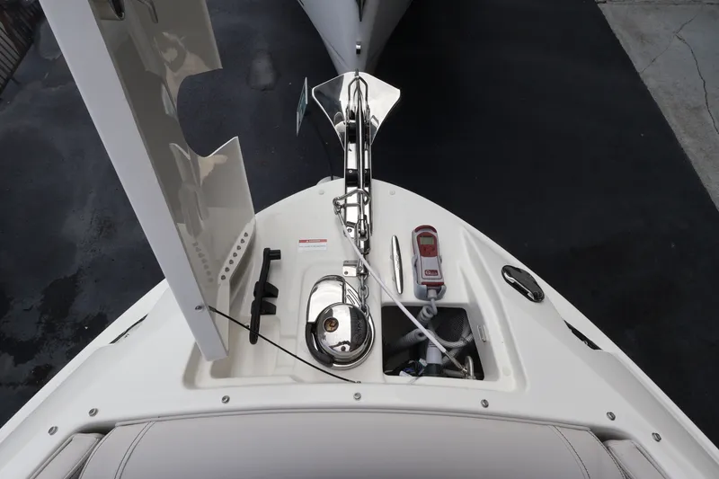 Slide: The Image of Sea Ray SLX 280 Outboard 2027 - 30