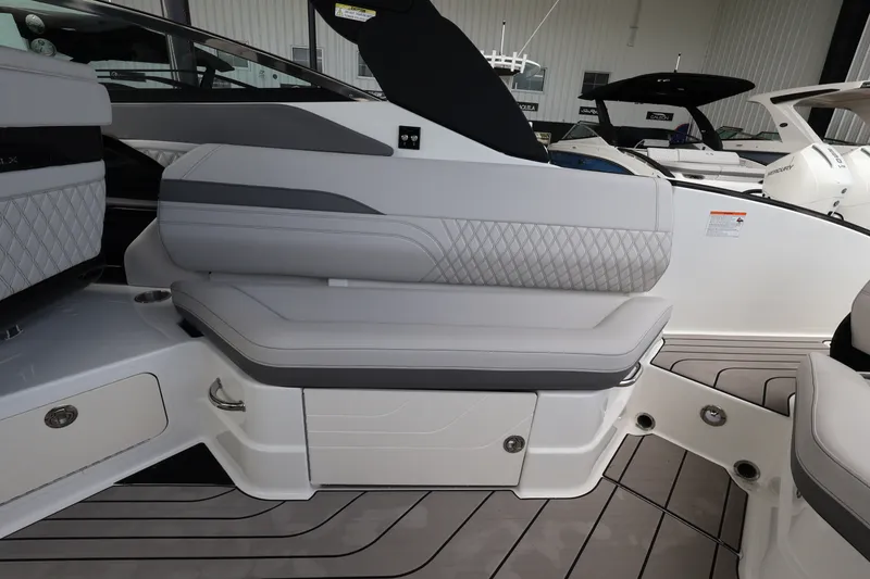 Slide: The Image of Sea Ray SLX 280 Outboard 2027 - 12