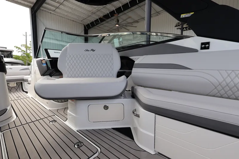 Slide: The Image of Sea Ray SLX 280 Outboard 2027 - 15