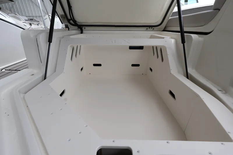 Slide: The Image of Sea Ray SLX 280 Outboard 2027 - 33