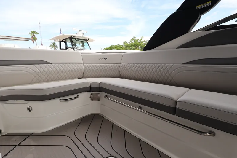 Slide: The Image of Sea Ray SLX 280 Outboard 2027 - 11