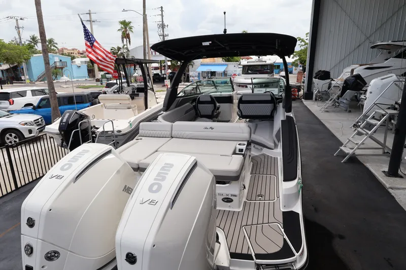Slide: The Image of Sea Ray SLX 280 Outboard 2027 - 4