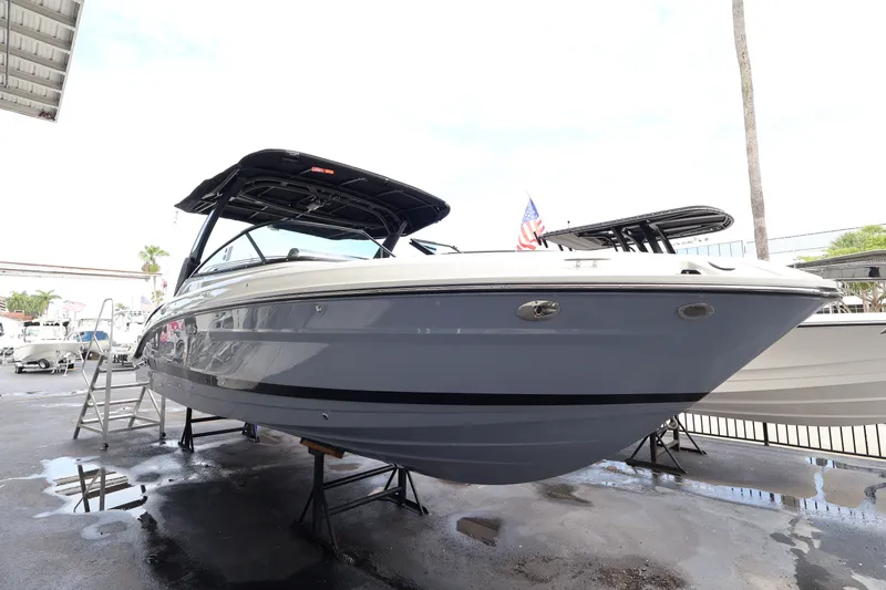 Slide: The Image of Sea Ray SLX 280 Outboard 2027 - 1