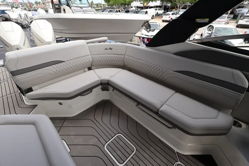Slide: The Image of Sea Ray SLX 280 Outboard 2027 - 10