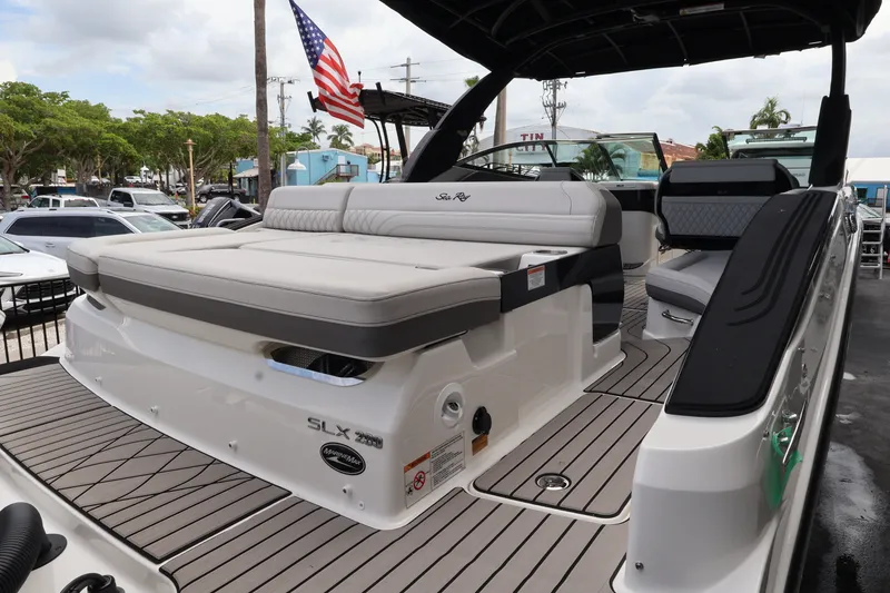 Slide: The Image of Sea Ray SLX 280 Outboard 2027 - 6