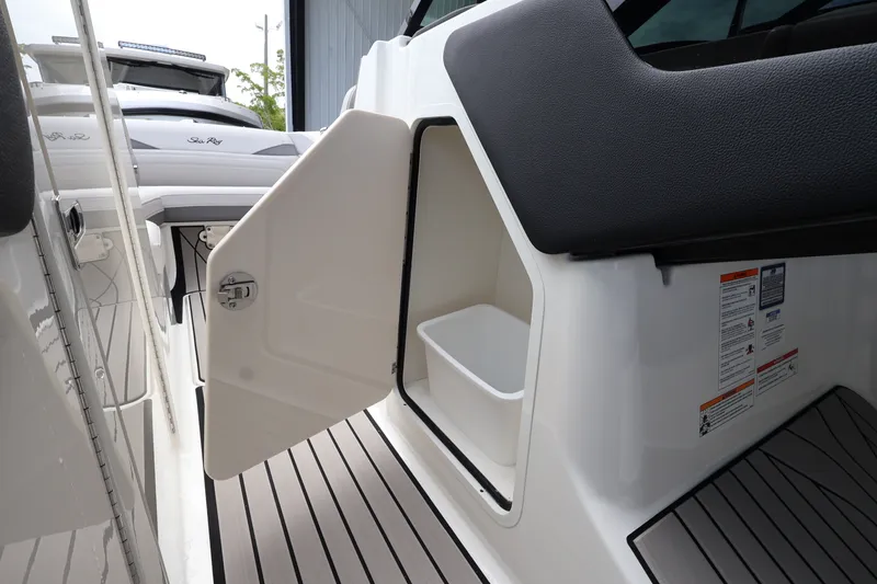 Slide: The Image of Sea Ray SLX 280 Outboard 2027 - 25