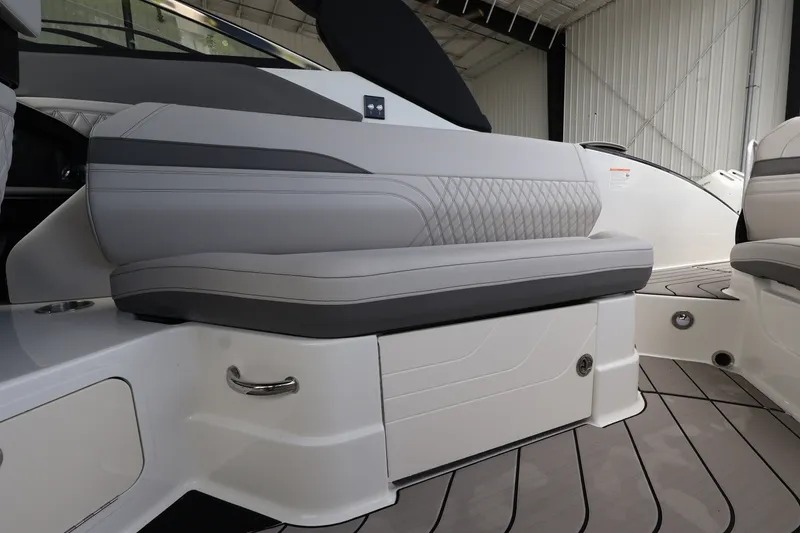 Slide: The Image of Sea Ray SLX 280 Outboard 2027 - 13