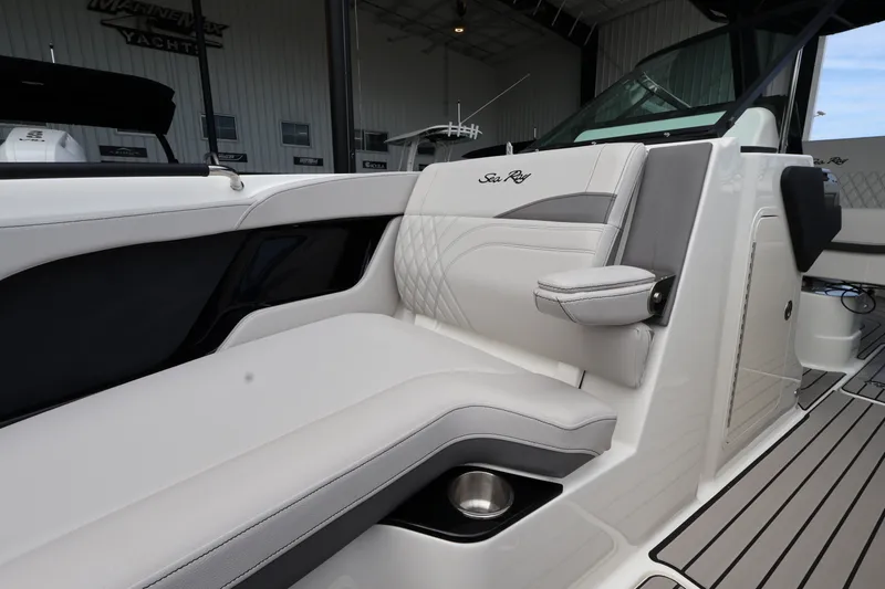 Slide: The Image of Sea Ray SLX 280 Outboard 2027 - 29