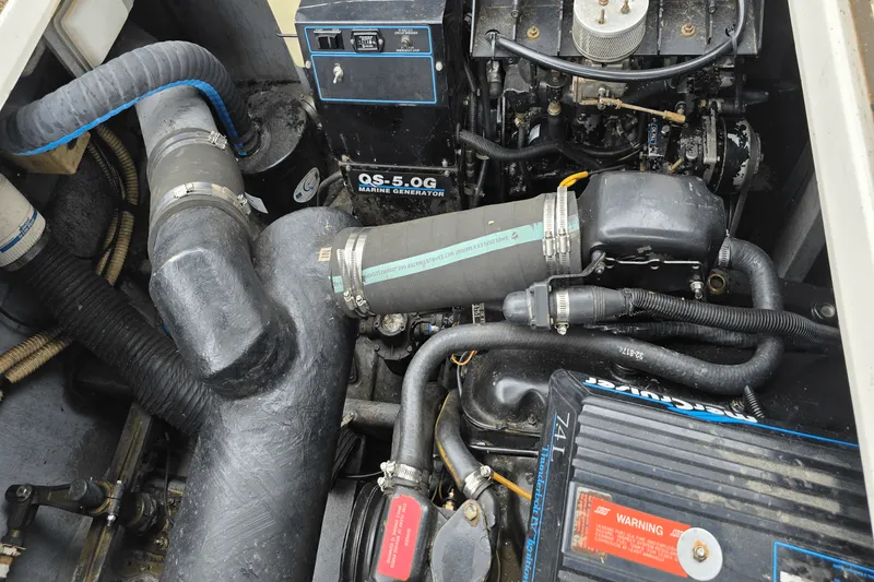 Slide: The Image of Sea Ray 350 EXPRESS BRIDGE 1992 - 11