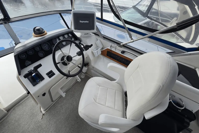 Slide: The Image of Sea Ray 350 EXPRESS BRIDGE 1992 - 15