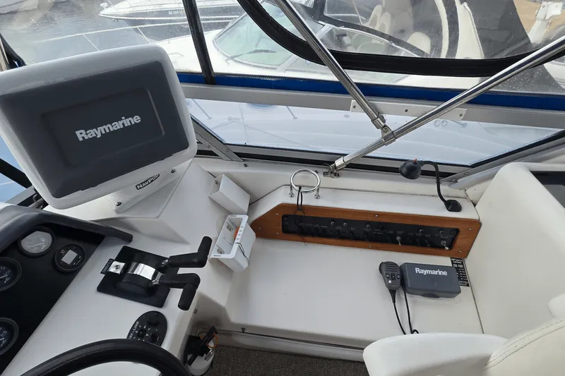 Slide: The Image of Sea Ray 350 EXPRESS BRIDGE 1992 - 16