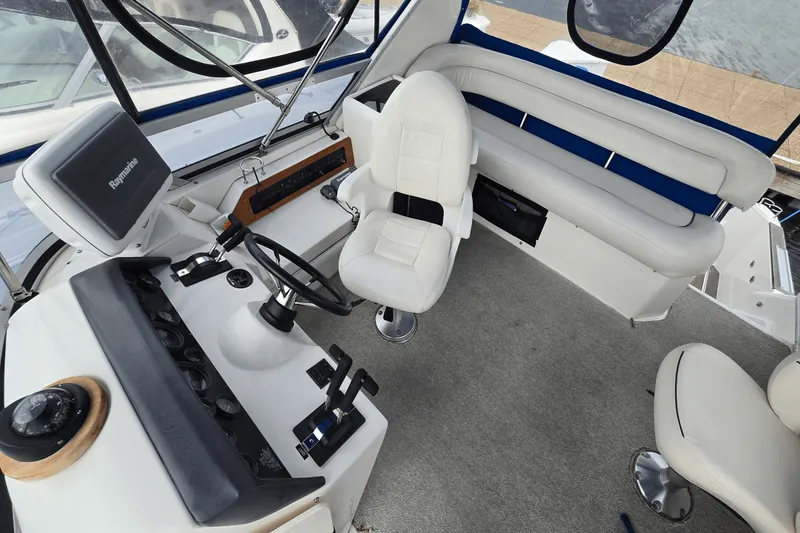 Slide: The Image of Sea Ray 350 EXPRESS BRIDGE 1992 - 17