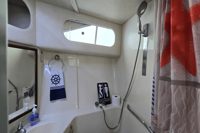 Slide: The Image of Sea Ray 350 EXPRESS BRIDGE 1992 - 32