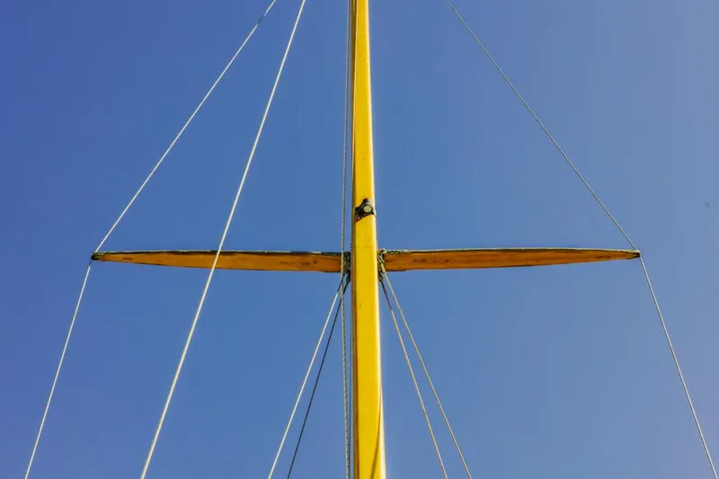 Slide: The Image of Mast of 1961 Lapworth 40 sailboat against clear blue sky. - 43