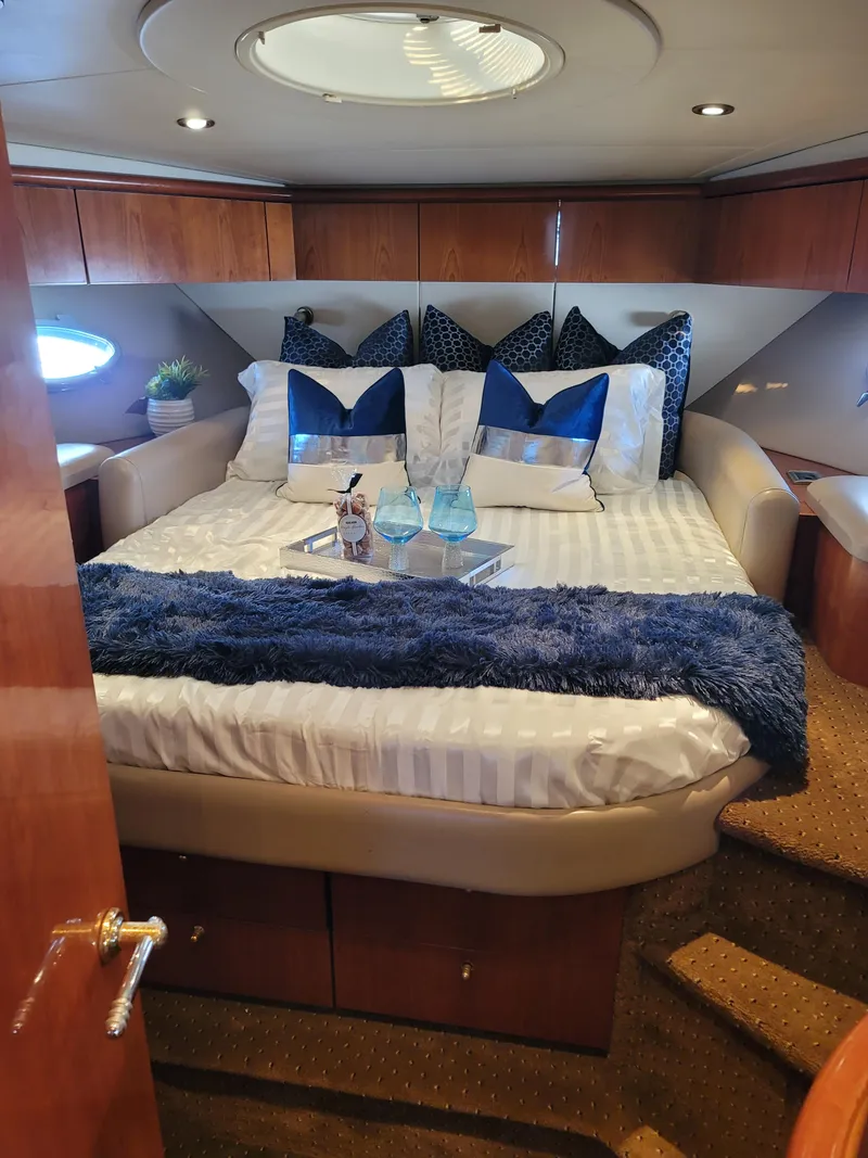 Slide: The Image of Luxurious cabin of Sunseeker Predator 58 yacht, year 2000. - 25