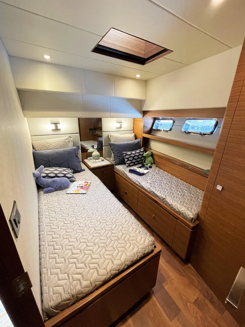 Slide: The Image of Guest strm - 22