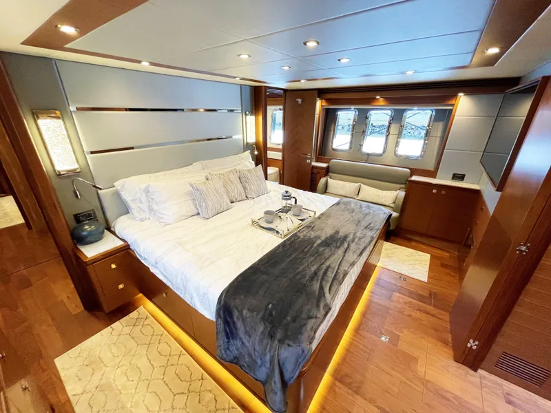 Slide: The Image of Owners suite 2 - 24