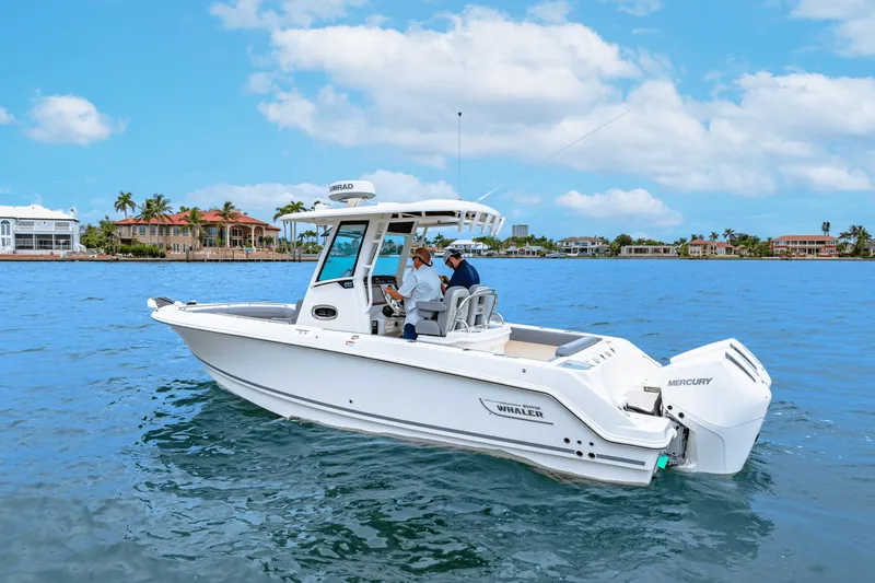 Slide: The Image of Boston Whaler 250 Outrage 2026 - 10