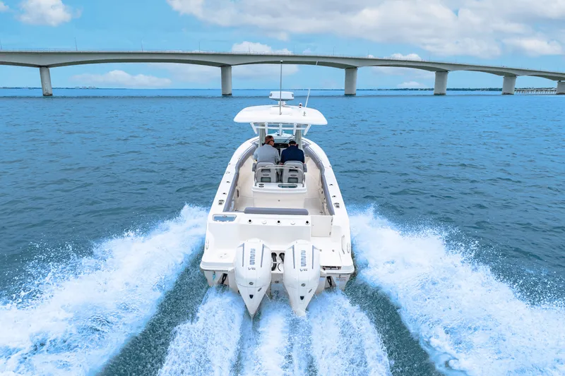 Slide: The Image of Boston Whaler 250 Outrage 2026 - 17