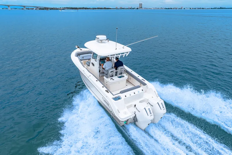 Slide: The Image of Boston Whaler 250 Outrage 2026 - 18