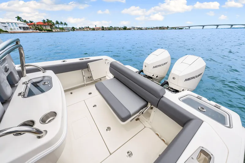 Slide: The Image of Boston Whaler 250 Outrage 2026 - 23