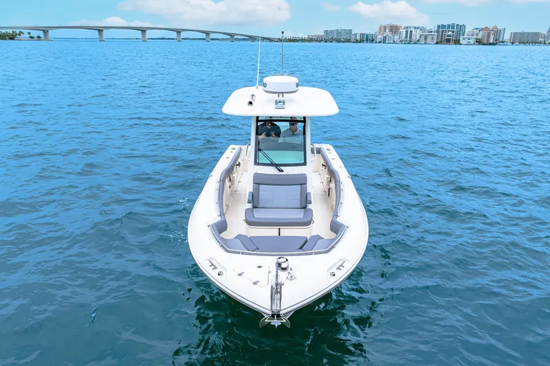 Slide: The Image of Boston Whaler 250 Outrage 2026 - 3